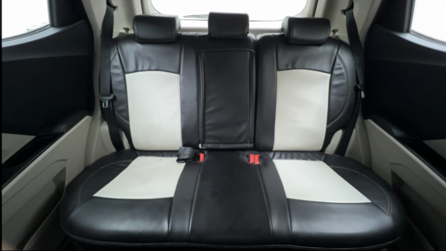 2022 Mahindra XUV 300 W8 (O) 1.5 Diesel-23