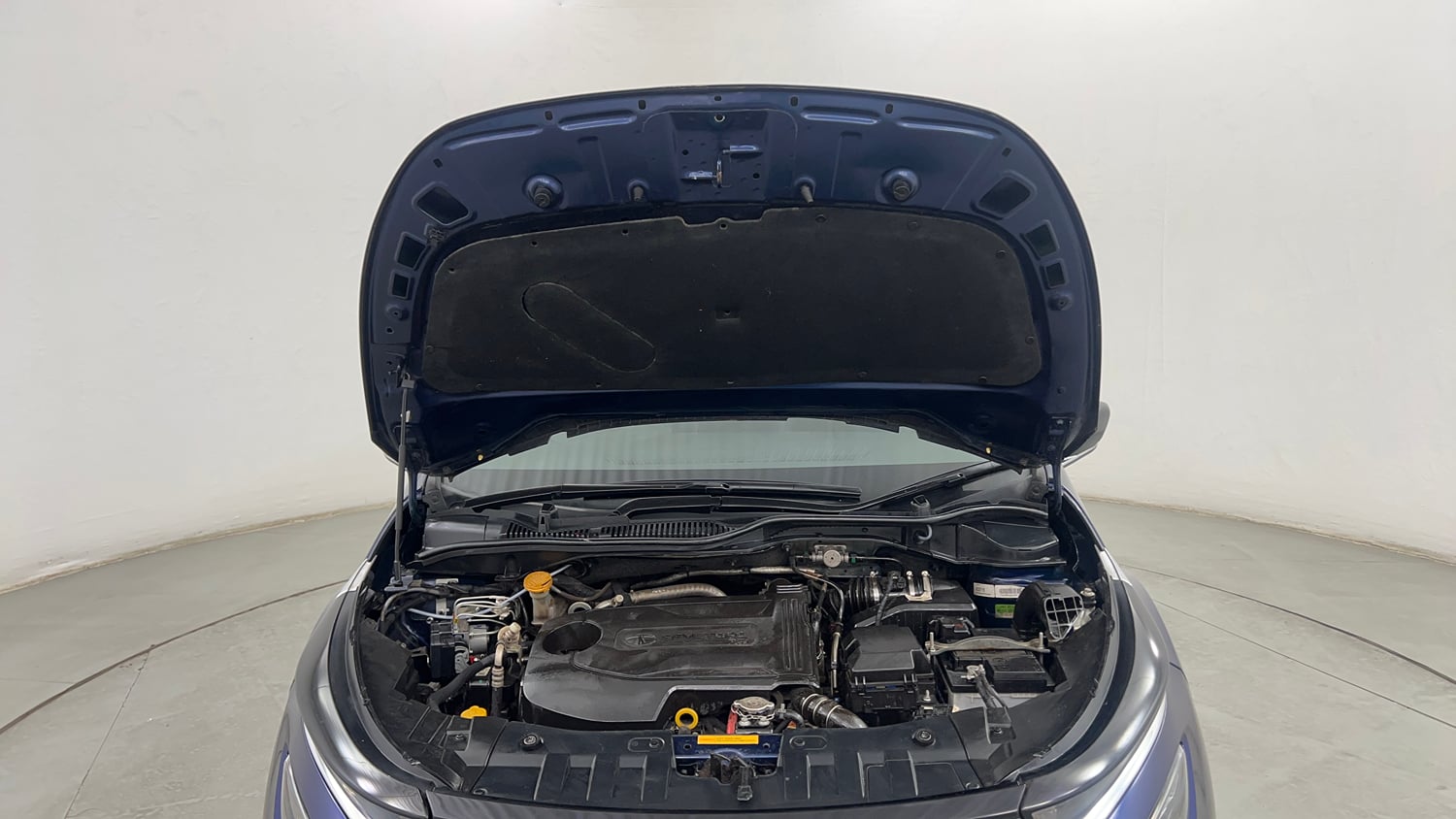Used 2023 Tata Altroz XZ Plus (S) Diesel Diesel Manual engine ENGINE & BONNET OPEN FRONT VIEW