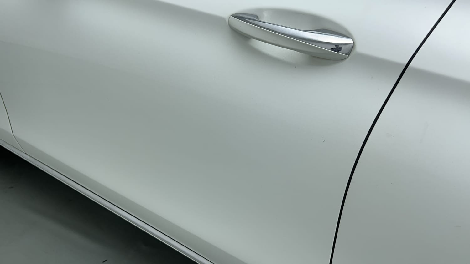 Used 2017 Mercedes-Benz E-Class E 200 Avantgarde Petrol Automatic dents MINOR DENT