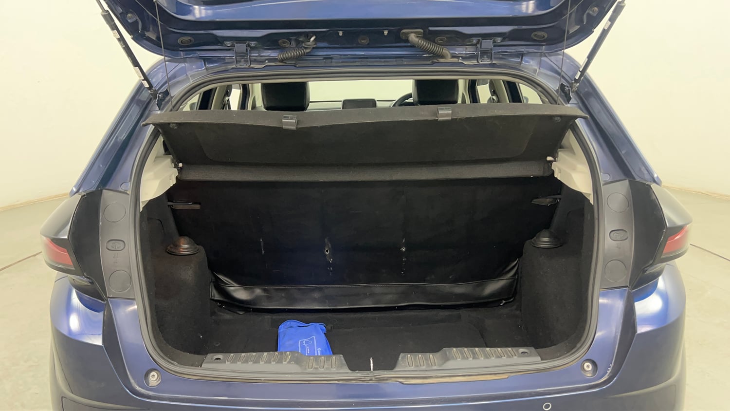 Used 2023 Tata Altroz XZ Plus (S) Diesel Diesel Manual interior DICKY INSIDE VIEW