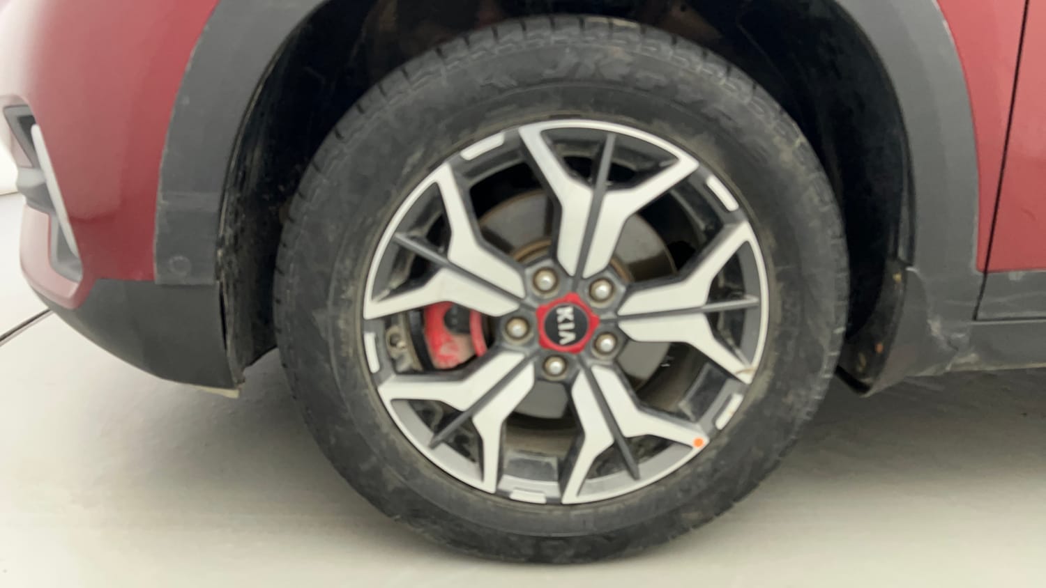 Used 2019 kia Seltos GTX Plus DCT 1.4 Petrol Automatic tyres LEFT FRONT TYRE RIM VIEW