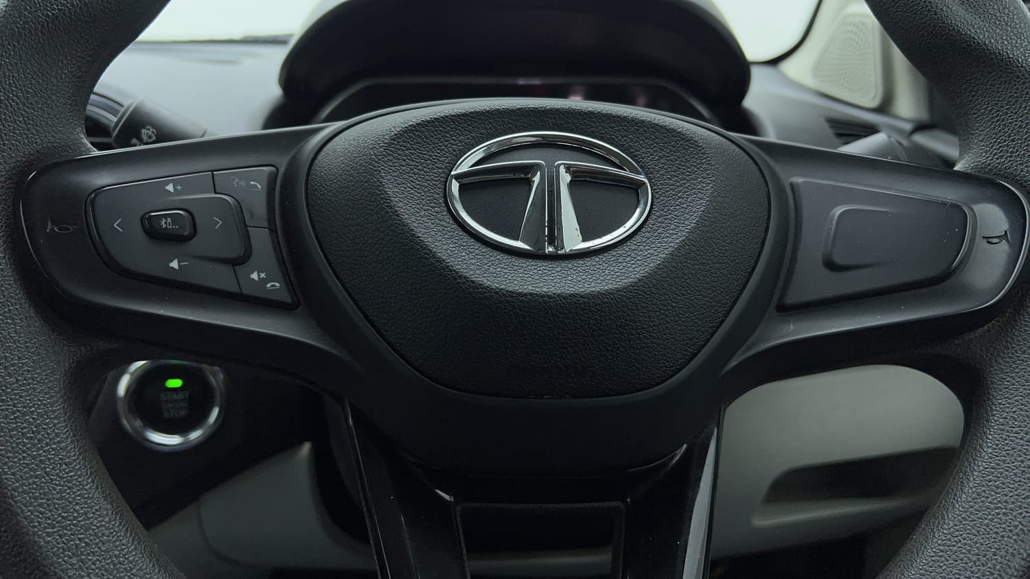 Used 2022 Tata Tigor XZ Plus CNG Cng Manual top_features Airbags