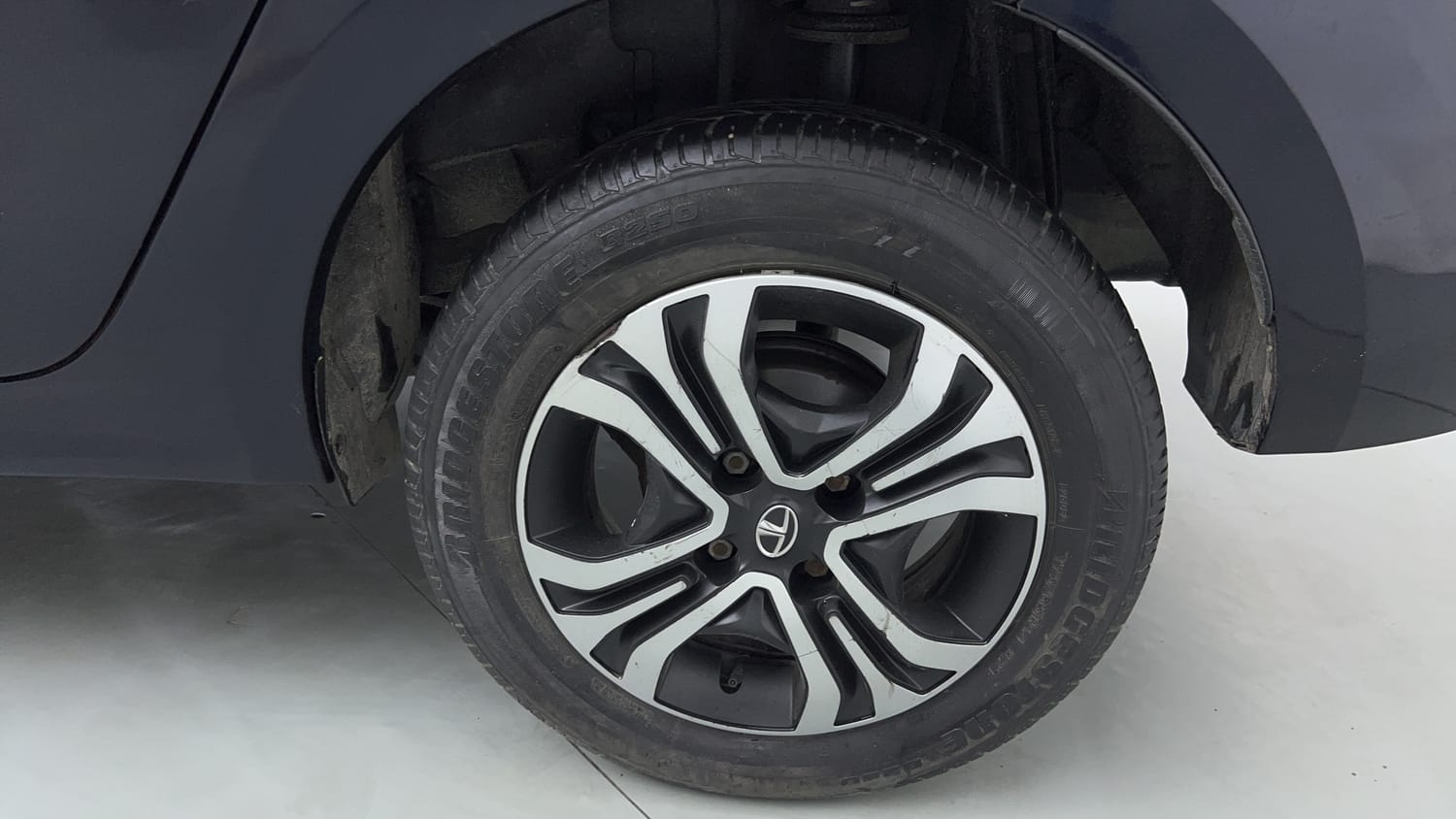 Used 2022 Tata Tigor XZ Plus CNG Cng Manual tyres LEFT REAR TYRE RIM VIEW