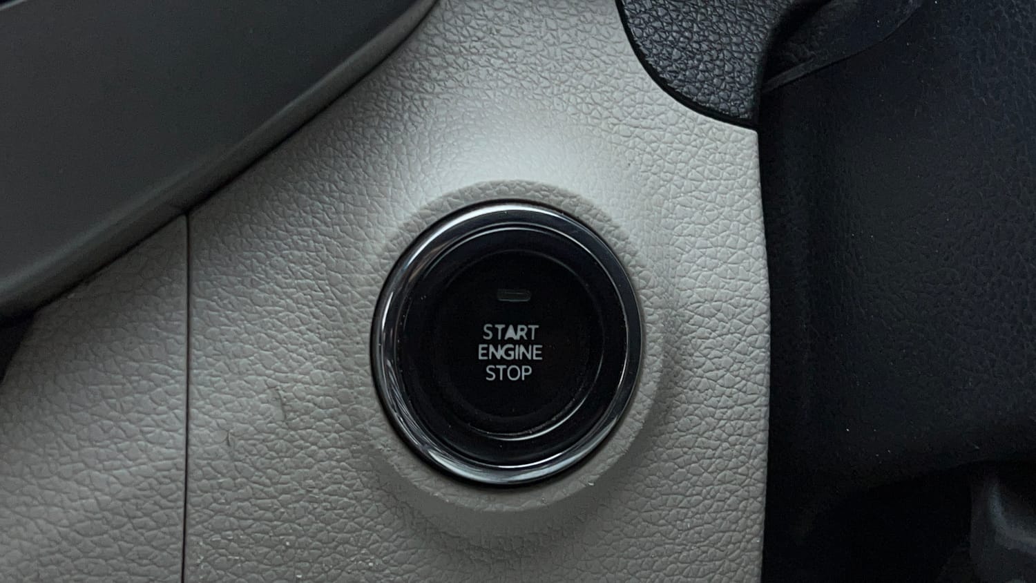 2022 Mahindra XUV 300 W8 (O) 1.5 Diesel-43