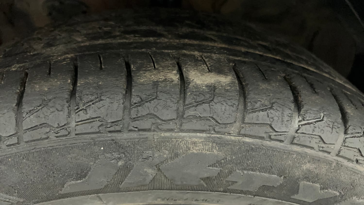 Used 2019 kia Seltos GTX Plus DCT 1.4 Petrol Automatic tyres LEFT FRONT TYRE TREAD VIEW