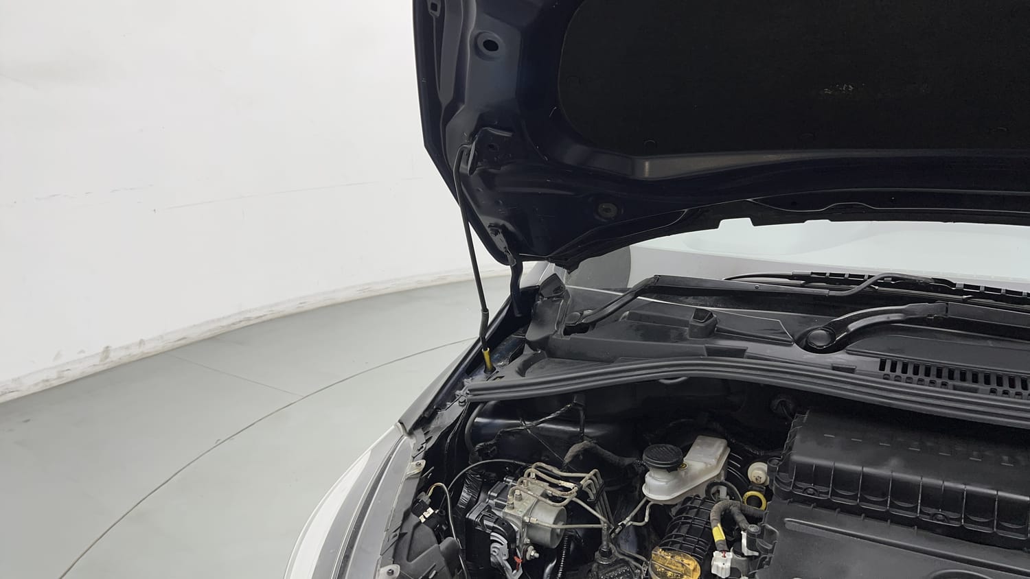 Used 2022 Tata Tigor XZ Plus CNG Cng Manual engine ENGINE RIGHT SIDE HINGE & APRON VIEW