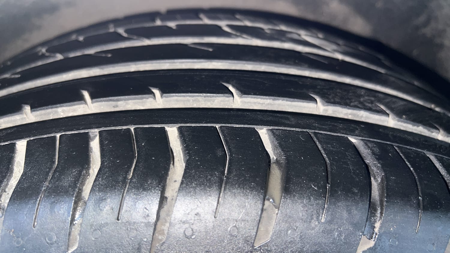 Used 2017 Mercedes-Benz E-Class E 200 Avantgarde Petrol Automatic tyres LEFT REAR TYRE TREAD VIEW