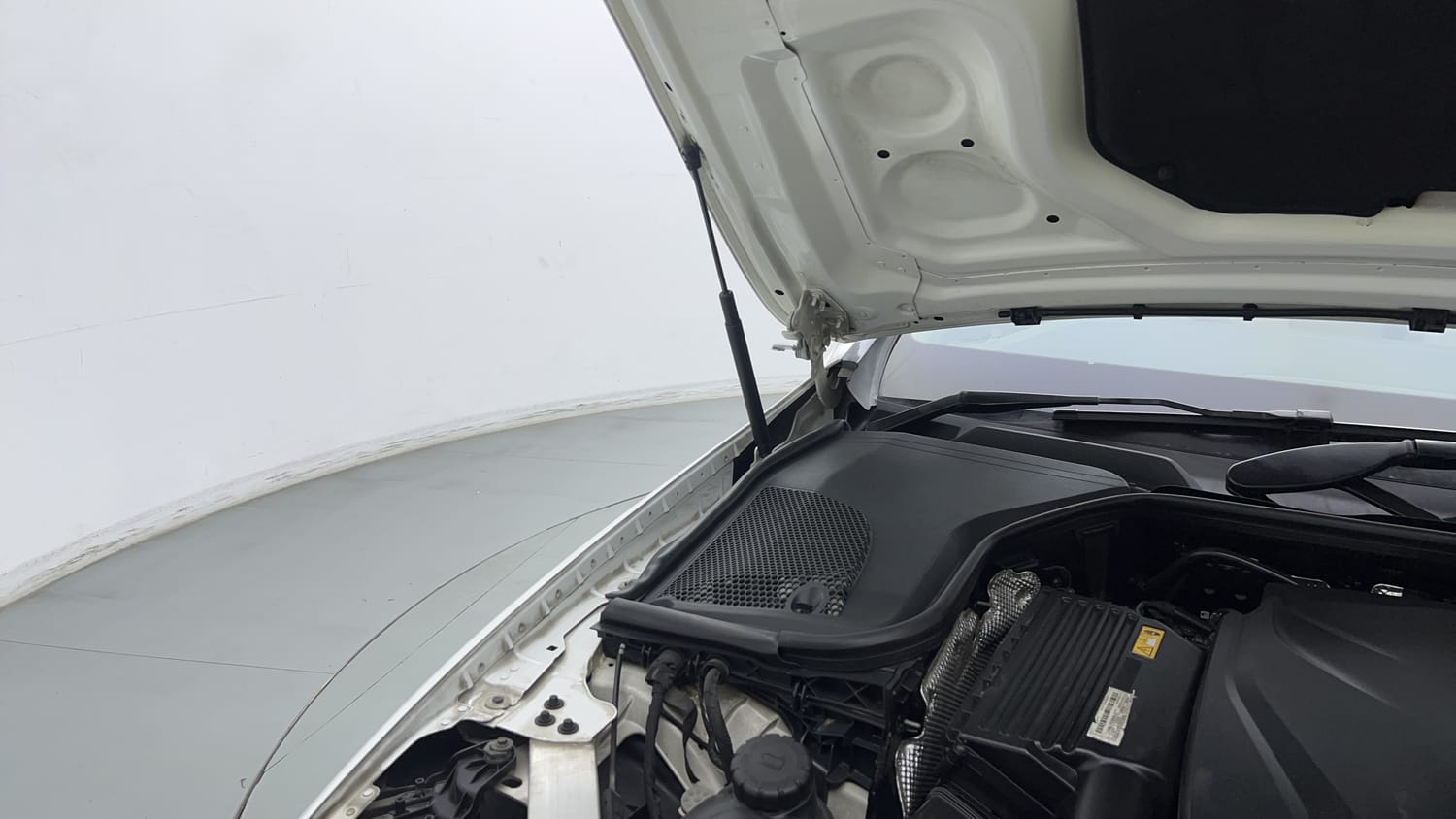 Used 2017 Mercedes-Benz E-Class E 200 Avantgarde Petrol Automatic engine ENGINE RIGHT SIDE HINGE & APRON VIEW