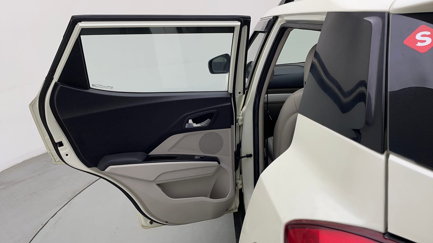 2021 Mahindra XUV 300 W8 (O) 1.5 Diesel AMT-22