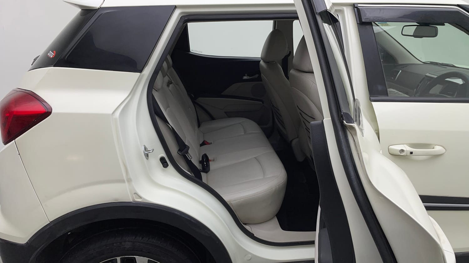 2021 Mahindra XUV 300 W8 (O) 1.5 Diesel AMT-18