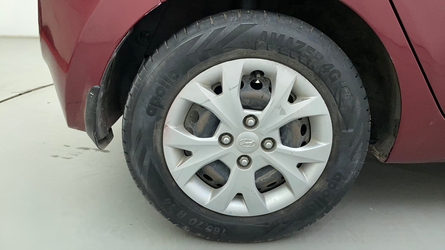 Used 2015 Hyundai Grand i10 Magna 1.2 Kappa VTVT Petrol Manual tyres RIGHT REAR TYRE RIM VIEW