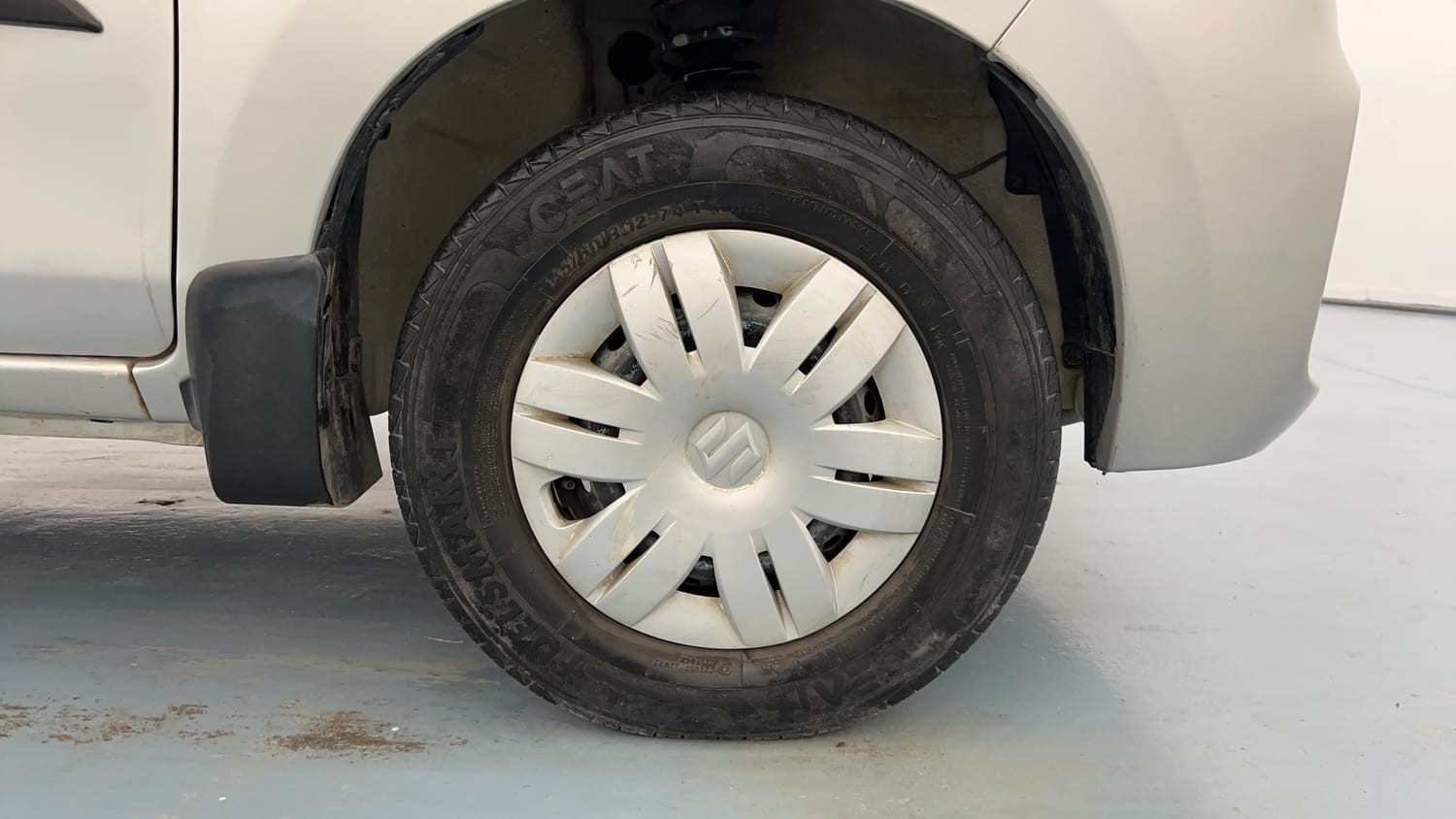 Used 2021 Maruti Suzuki Alto 800 VXi Petrol Manual tyres RIGHT FRONT TYRE RIM VIEW