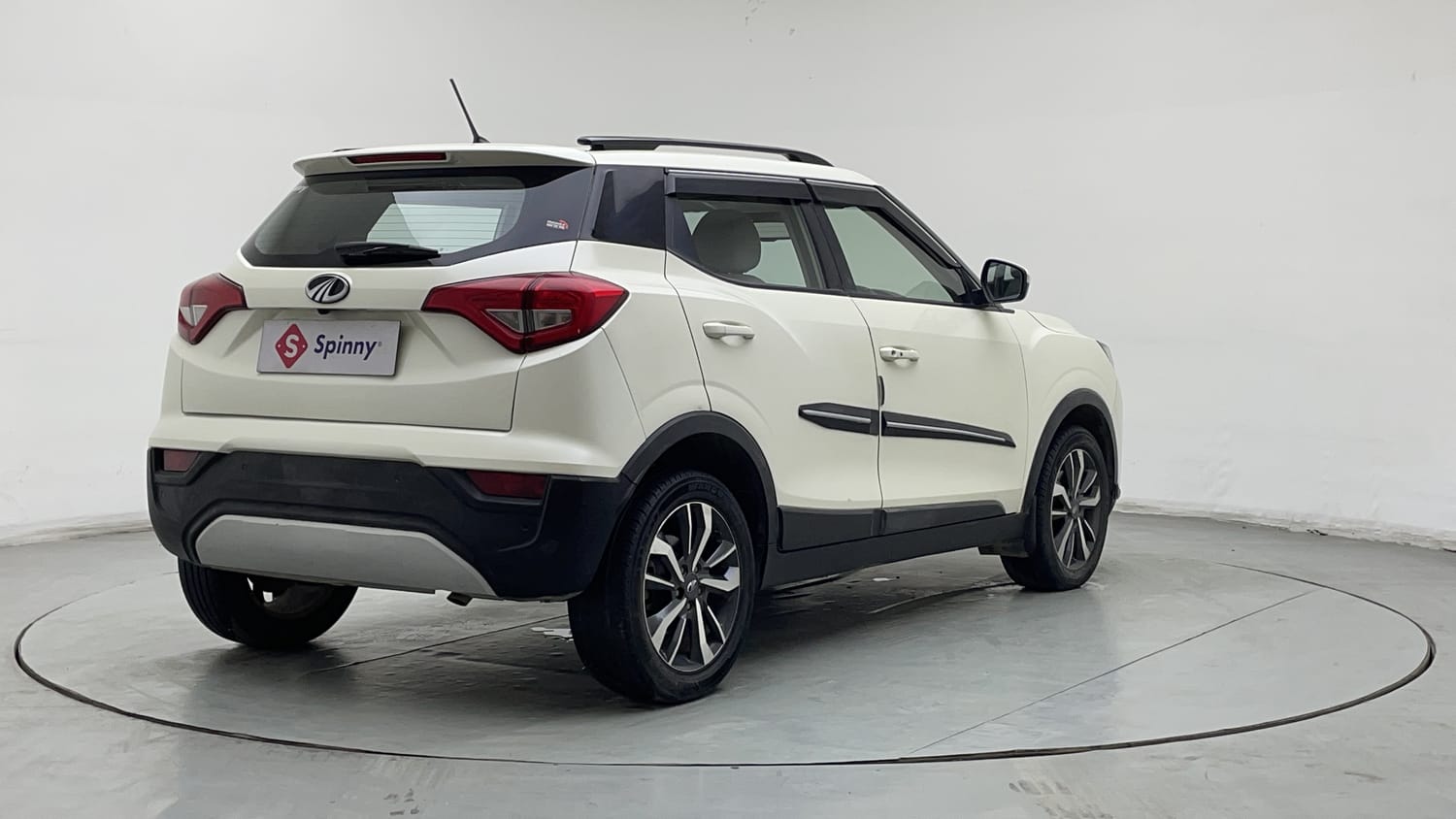 2021 Mahindra XUV 300 W8 (O) 1.5 Diesel AMT-4