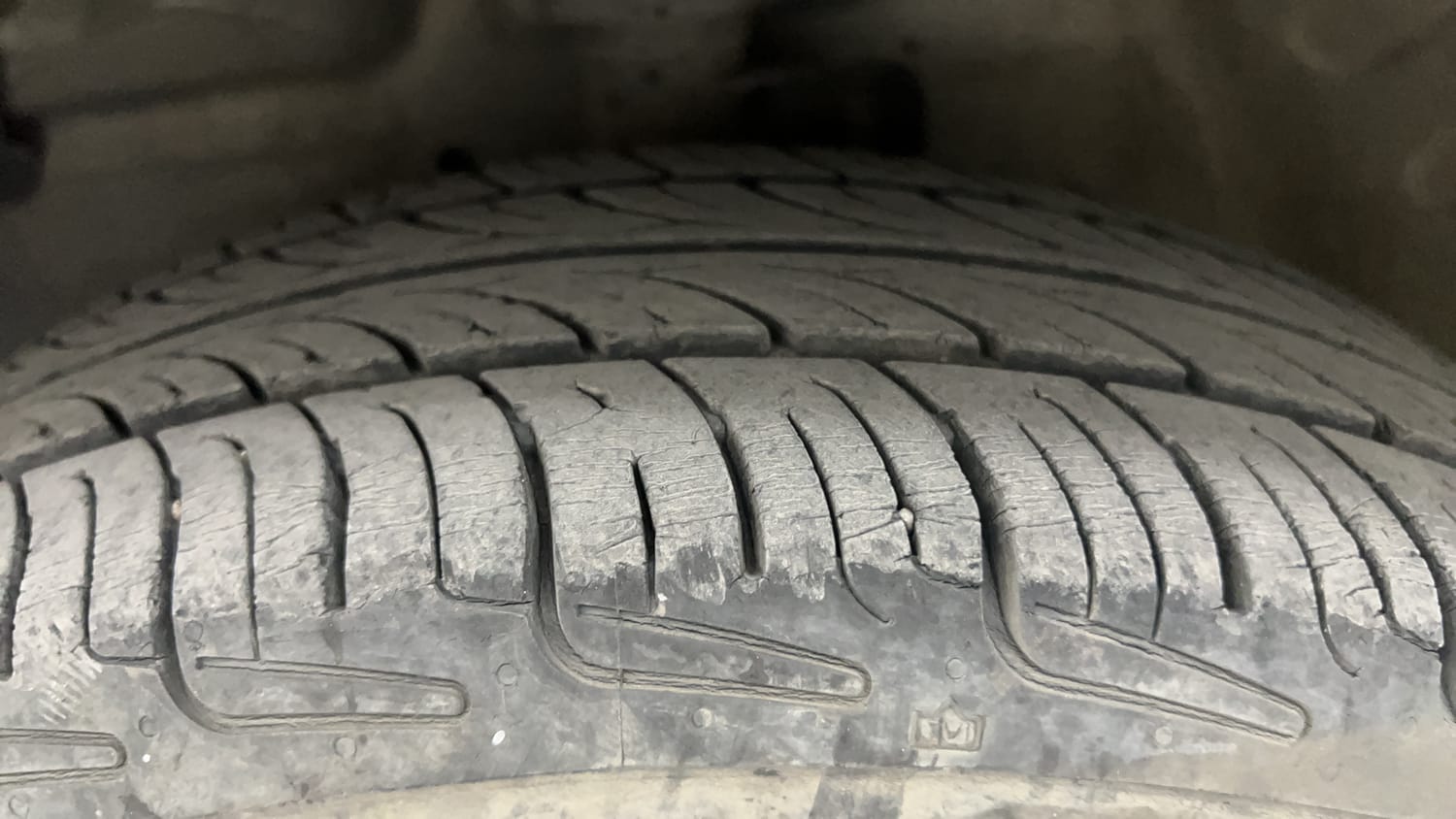 Used 2014 Maruti Suzuki Celerio VXi AMT Petrol Automatic tyres LEFT FRONT TYRE TREAD VIEW