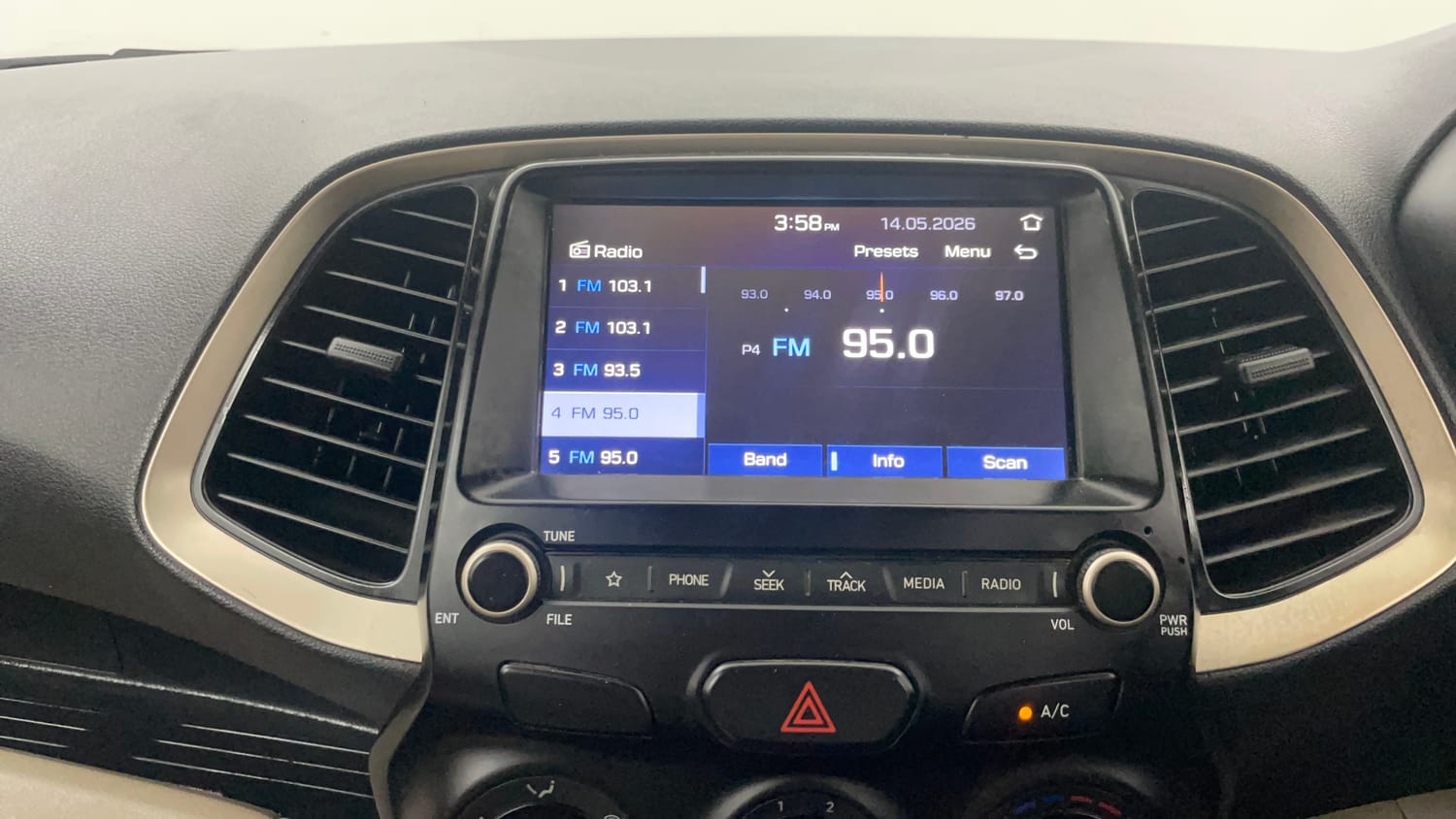 Used 2021 Hyundai Santro Sportz Petrol Manual top_features Integrated (in-dash) music system