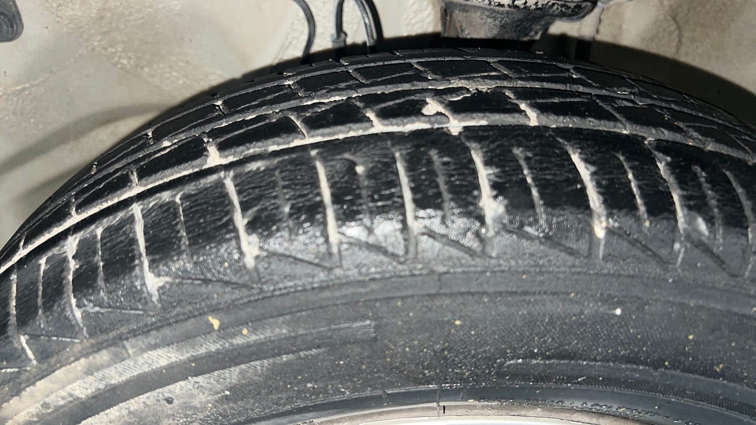 Used 2021 Maruti Suzuki Alto 800 VXi Petrol Manual tyres LEFT FRONT TYRE TREAD VIEW