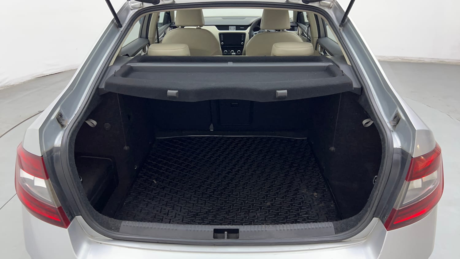 Used 2018 Skoda Octavia 1.8 TSI L&K Petrol Automatic interior DICKY INSIDE VIEW