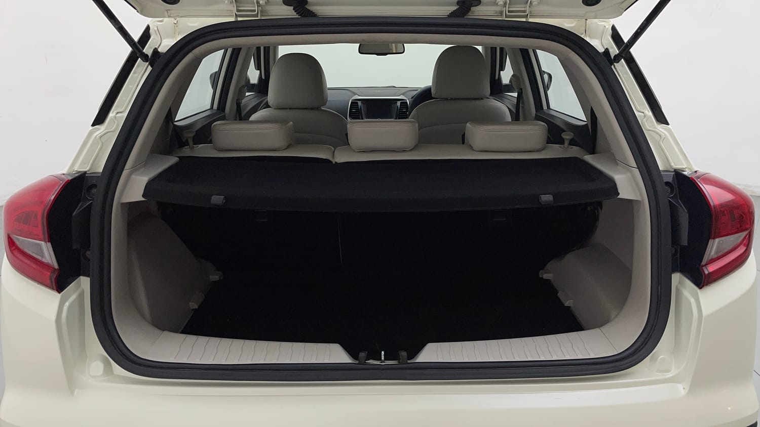 2021 Mahindra XUV 300 W8 (O) 1.5 Diesel AMT-25