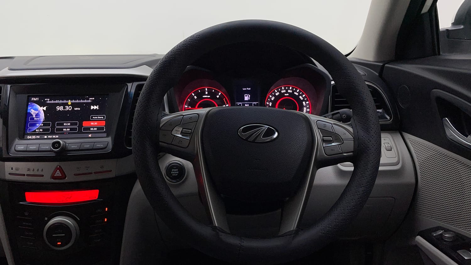2021 Mahindra XUV 300 W8 (O) 1.5 Diesel AMT-14