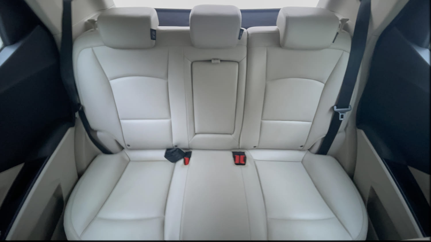 2021 Mahindra XUV 300 W8 (O) 1.5 Diesel AMT-23