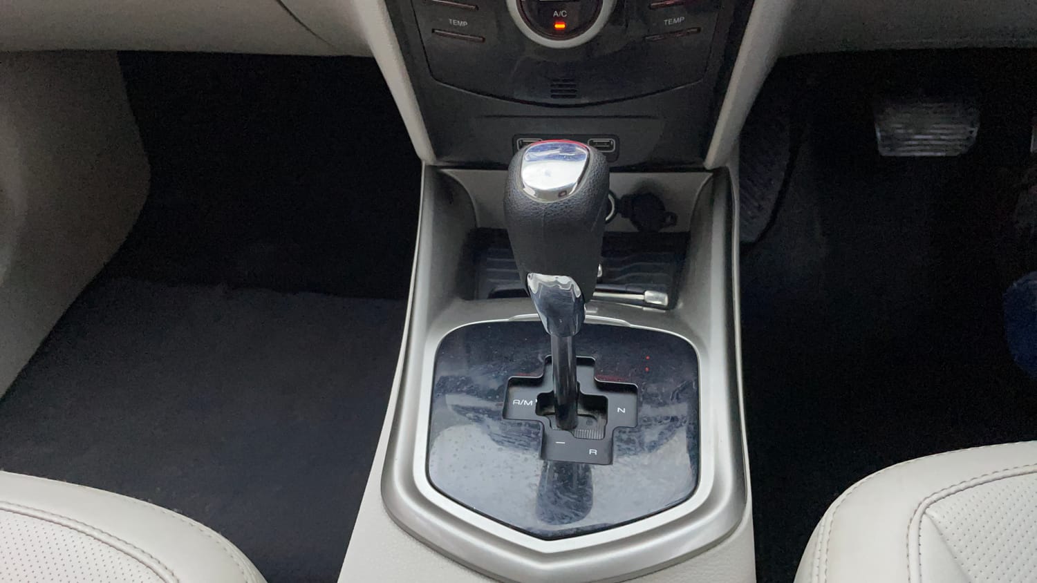 2021 Mahindra XUV 300 W8 (O) 1.5 Diesel AMT-16