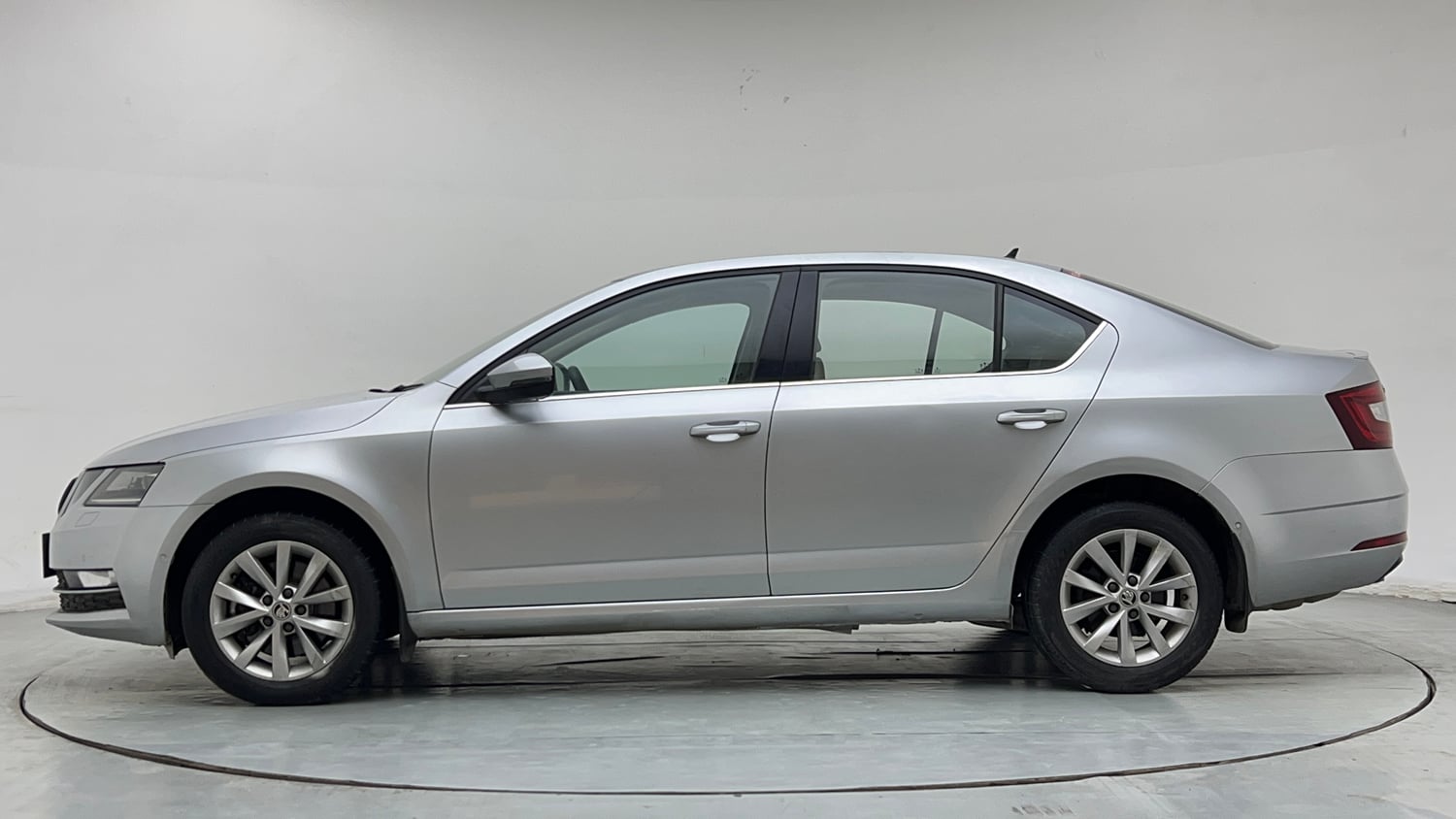Used 2018 Skoda Octavia 1.8 TSI L&K Petrol Automatic exterior LEFT SIDE VIEW