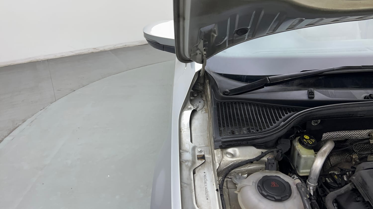 Used 2018 Skoda Octavia 1.8 TSI L&K Petrol Automatic engine ENGINE RIGHT SIDE HINGE & APRON VIEW