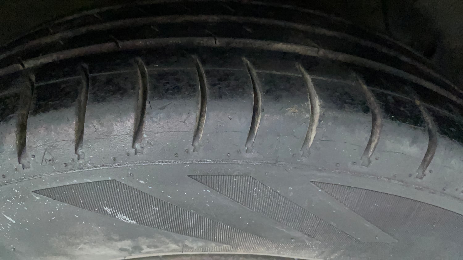 Used 2015 Hyundai Grand i10 Magna 1.2 Kappa VTVT Petrol Manual tyres RIGHT FRONT TYRE TREAD VIEW