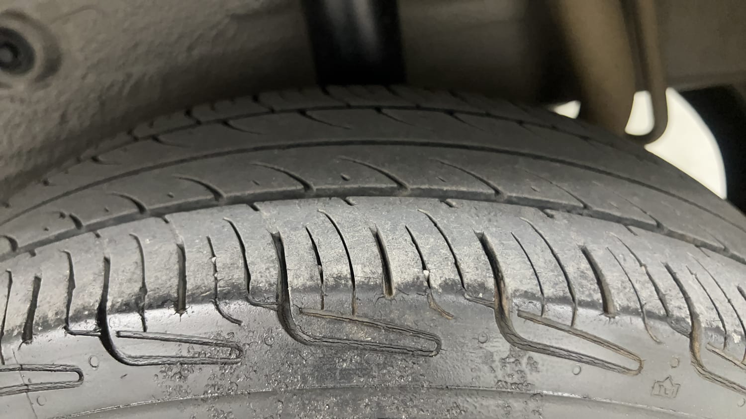 Used 2014 Maruti Suzuki Celerio VXi AMT Petrol Automatic tyres LEFT REAR TYRE TREAD VIEW