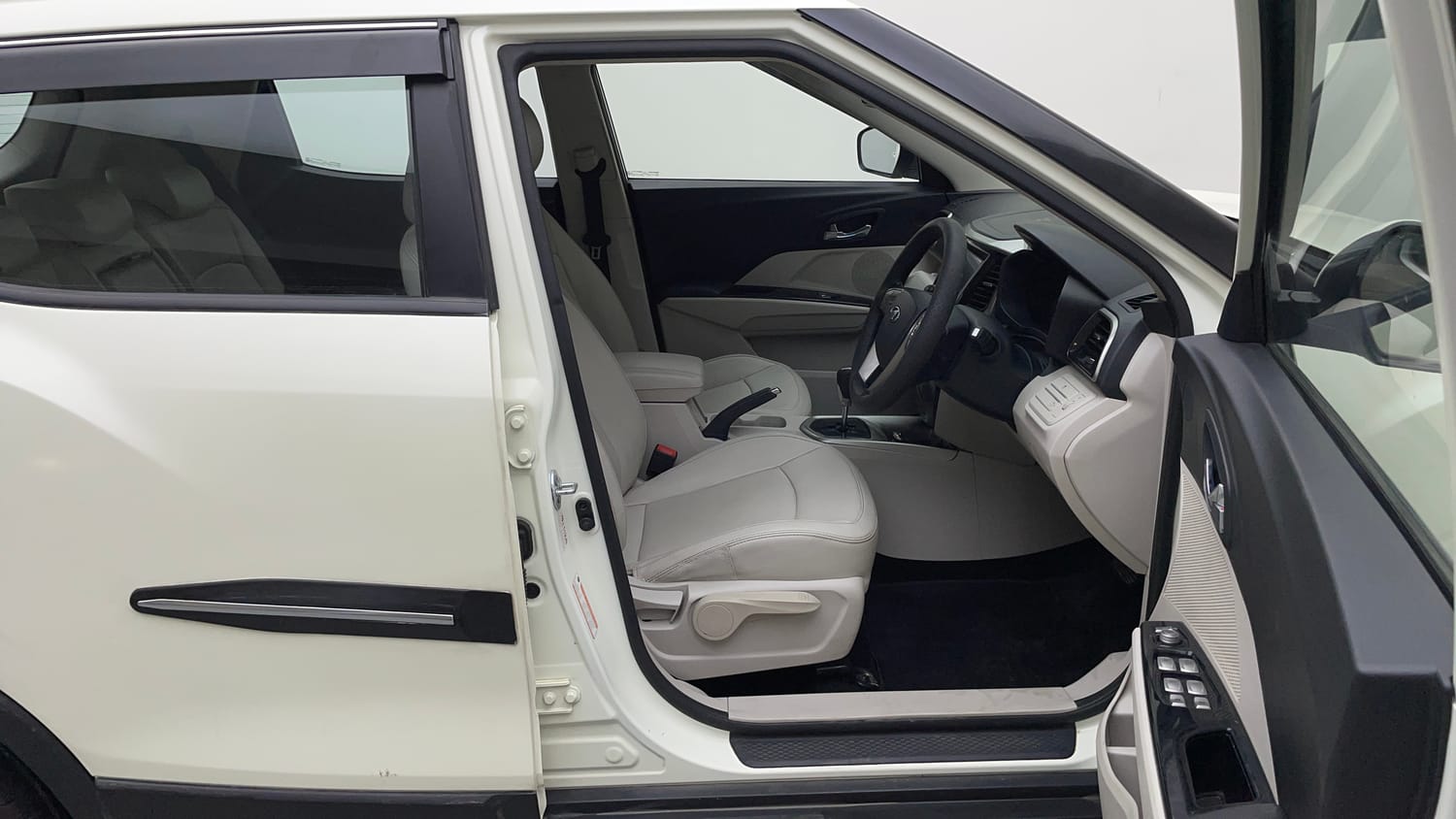 2021 Mahindra XUV 300 W8 (O) 1.5 Diesel AMT-17