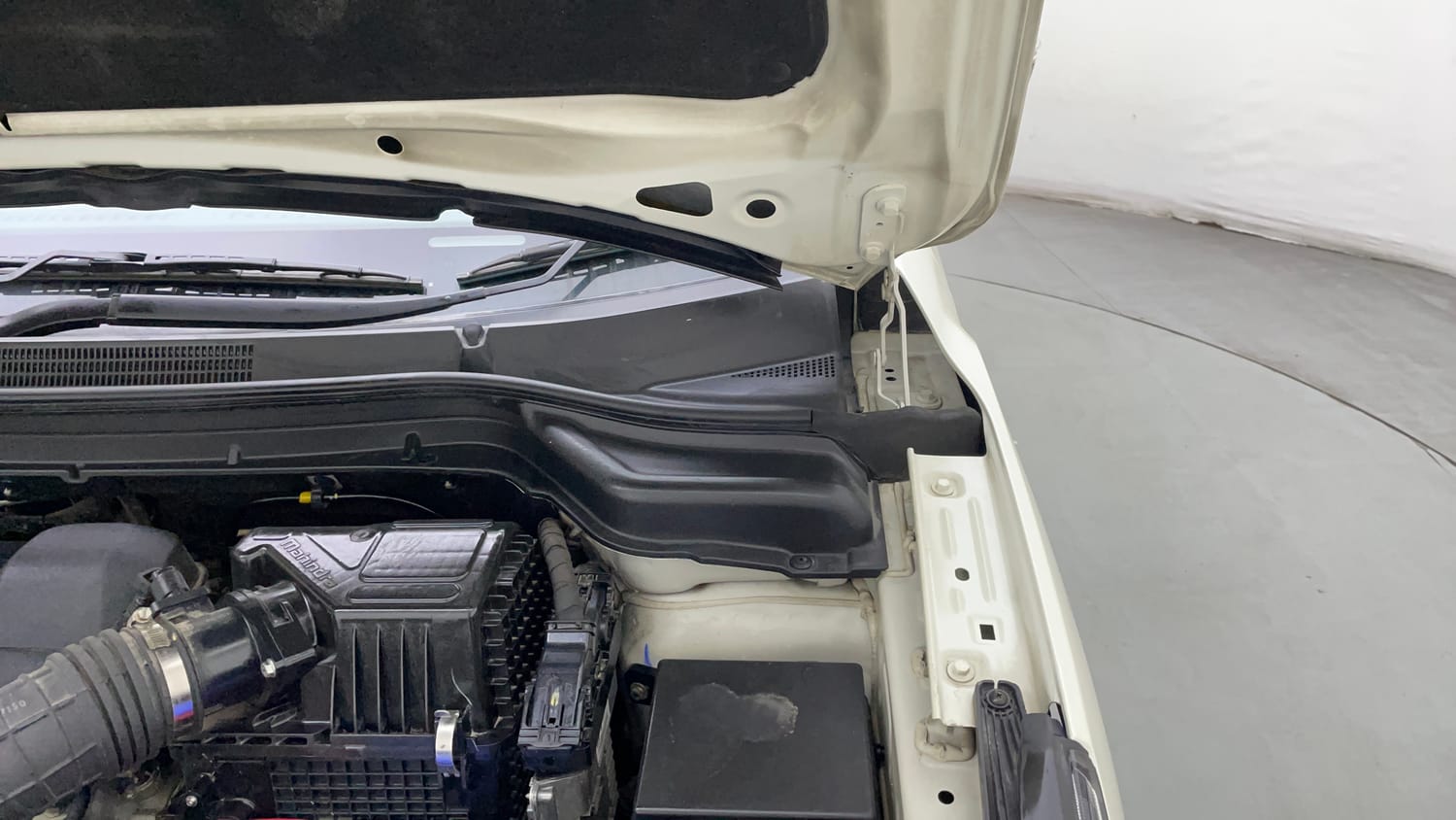 2021 Mahindra XUV 300 W8 (O) 1.5 Diesel AMT-30