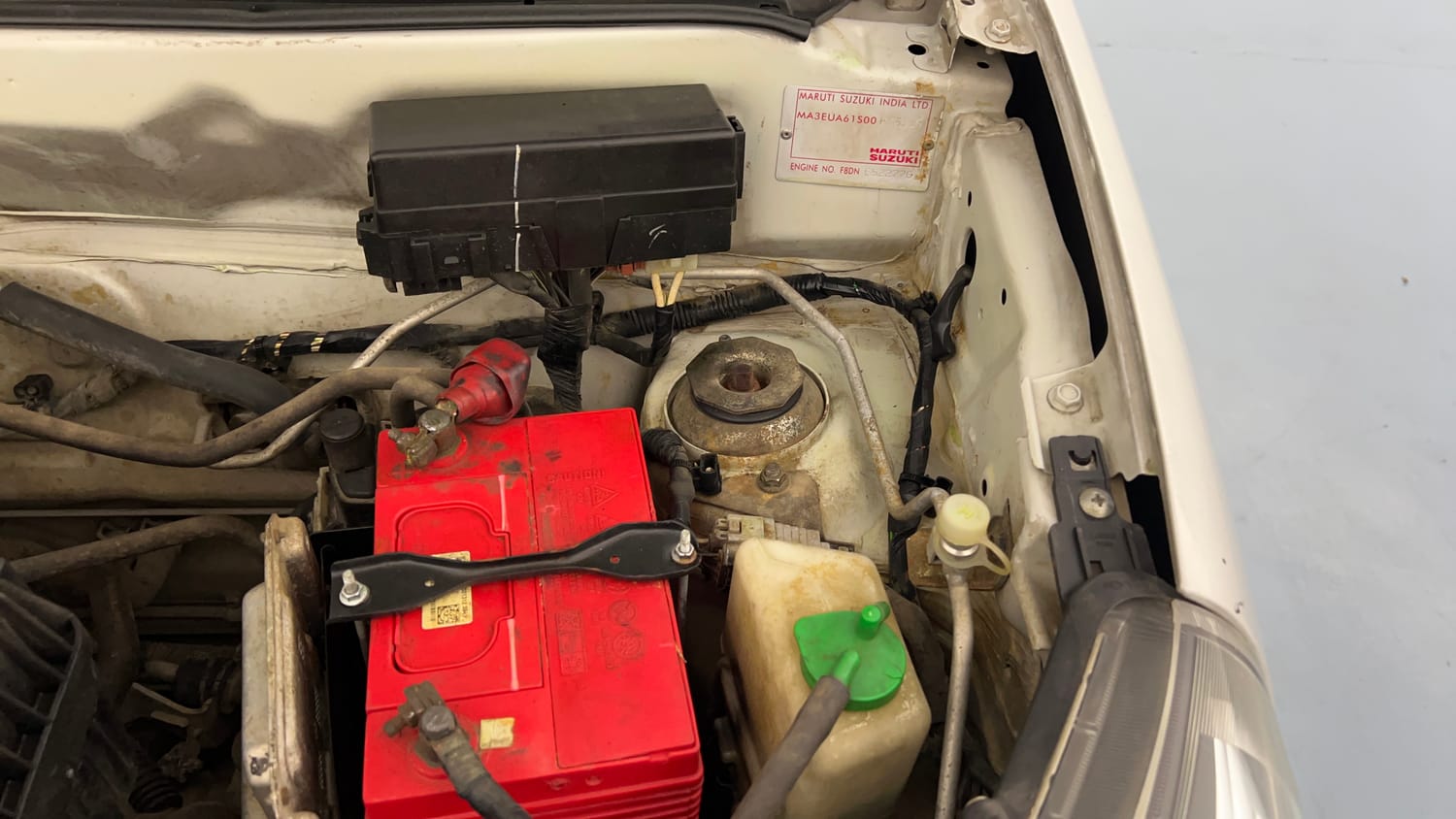 Used 2021 Maruti Suzuki Alto 800 VXi Petrol Manual engine ENGINE LEFT SIDE HINGE & APRON VIEW