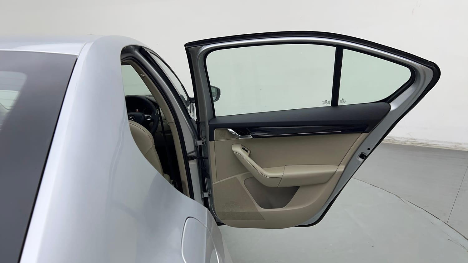 Used 2018 Skoda Octavia 1.8 TSI L&K Petrol Automatic interior RIGHT REAR DOOR OPEN VIEW
