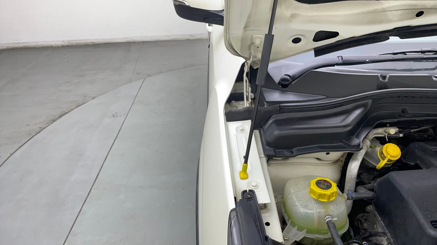 2021 Mahindra XUV 300 W8 (O) 1.5 Diesel AMT-31