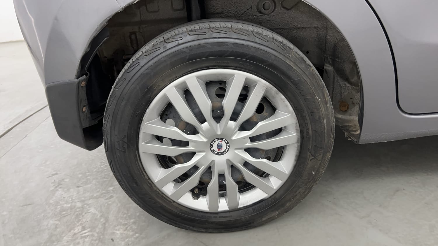 Used 2014 Maruti Suzuki Celerio VXi AMT Petrol Automatic tyres RIGHT REAR TYRE RIM VIEW