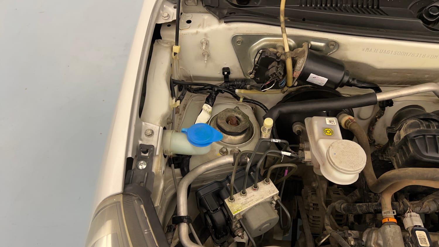 Used 2021 Maruti Suzuki Alto 800 VXi Petrol Manual engine ENGINE RIGHT SIDE HINGE & APRON VIEW