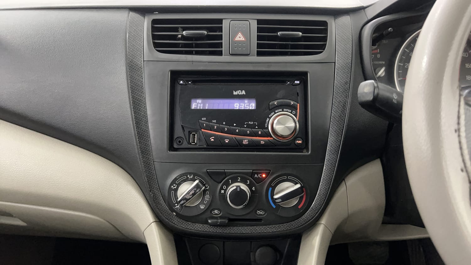 Used 2014 Maruti Suzuki Celerio VXi AMT Petrol Automatic interior MUSIC SYSTEM & AC CONTROL VIEW
