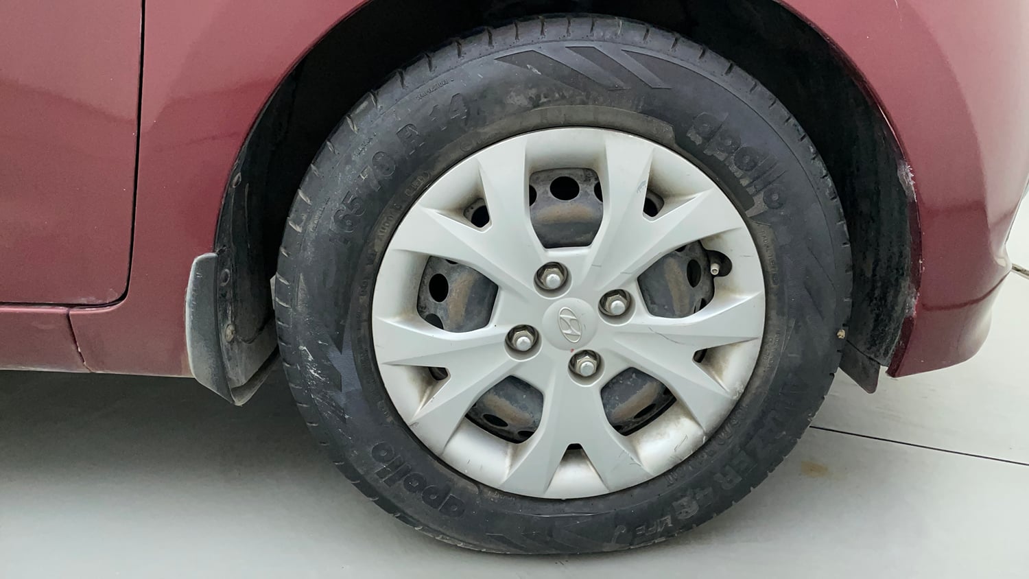 Used 2015 Hyundai Grand i10 Magna 1.2 Kappa VTVT Petrol Manual tyres RIGHT FRONT TYRE RIM VIEW