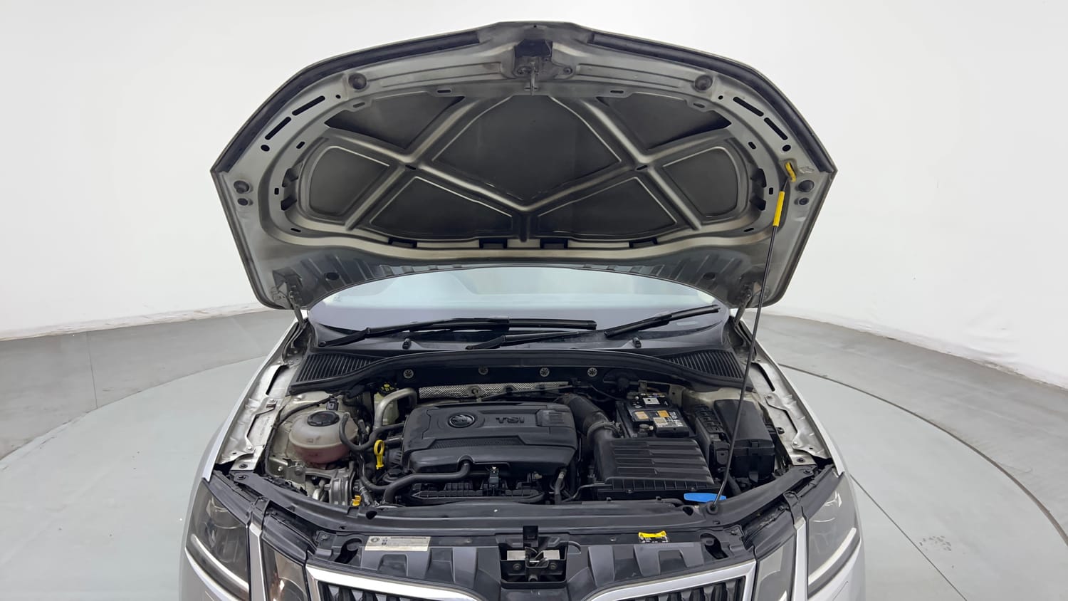 Used 2018 Skoda Octavia 1.8 TSI L&K Petrol Automatic engine ENGINE & BONNET OPEN FRONT VIEW