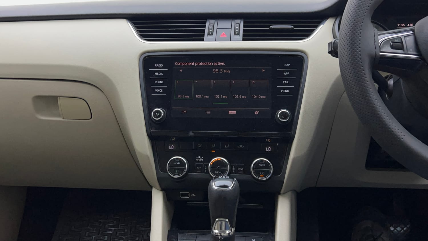 Used 2018 Skoda Octavia 1.8 TSI L&K Petrol Automatic interior MUSIC SYSTEM & AC CONTROL VIEW
