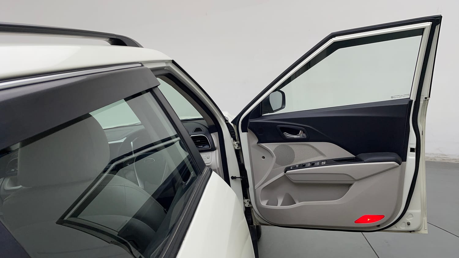 2021 Mahindra XUV 300 W8 (O) 1.5 Diesel AMT-19