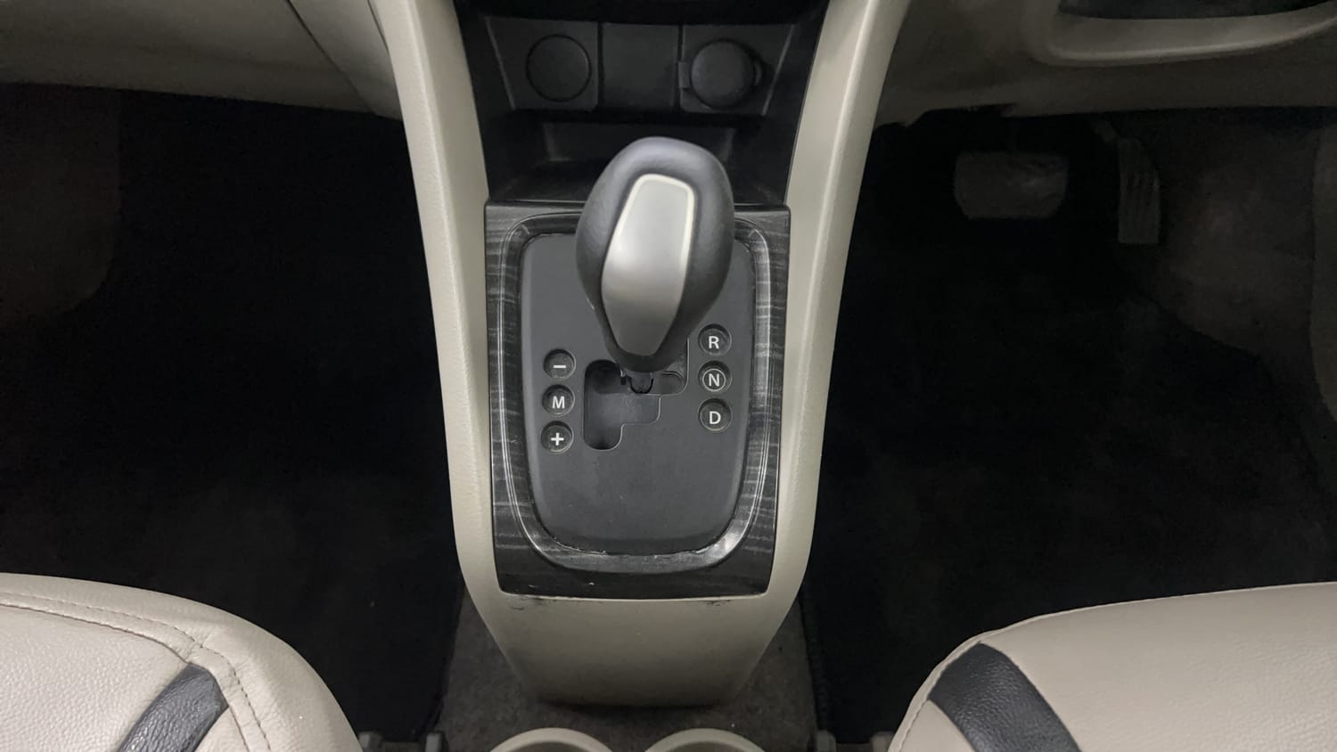 Used 2014 Maruti Suzuki Celerio VXi AMT Petrol Automatic interior GEAR  KNOB VIEW