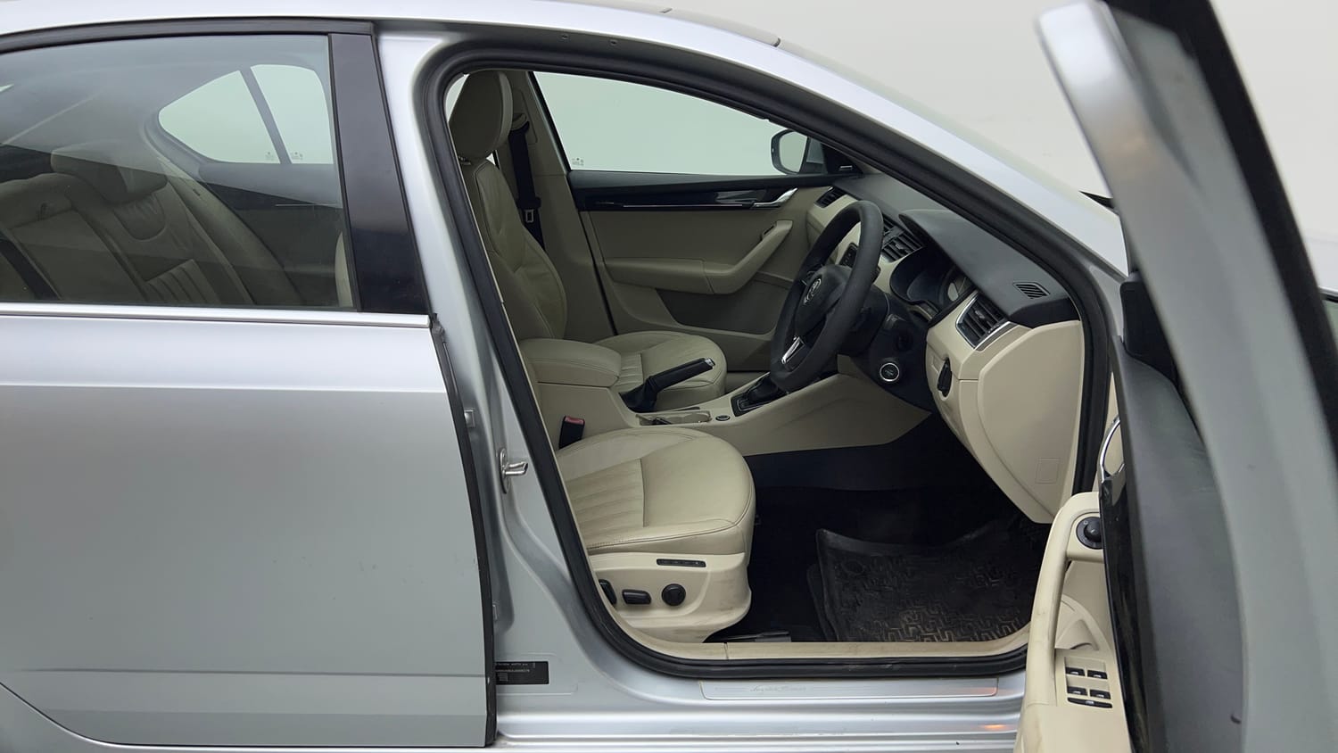 Used 2018 Skoda Octavia 1.8 TSI L&K Petrol Automatic interior RIGHT SIDE FRONT DOOR CABIN VIEW