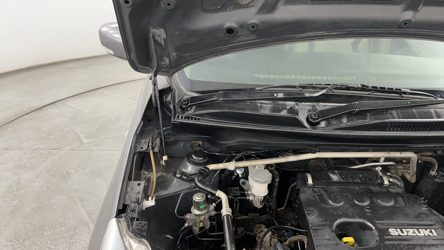 Used 2014 Maruti Suzuki Celerio VXi AMT Petrol Automatic engine ENGINE RIGHT SIDE HINGE & APRON VIEW