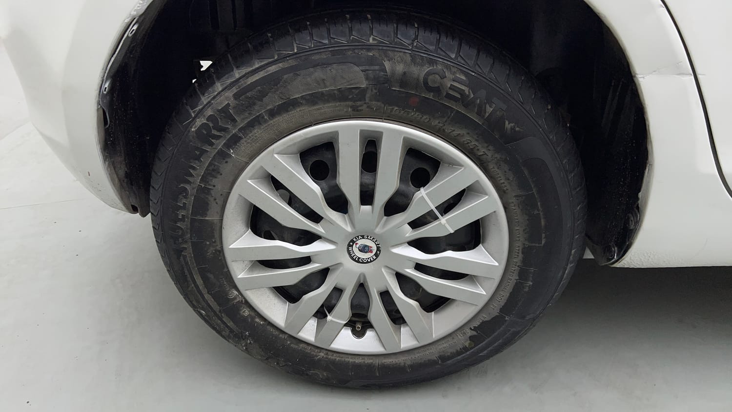 Used 2016 Maruti Suzuki Swift VXi Petrol Manual tyres RIGHT REAR TYRE RIM VIEW