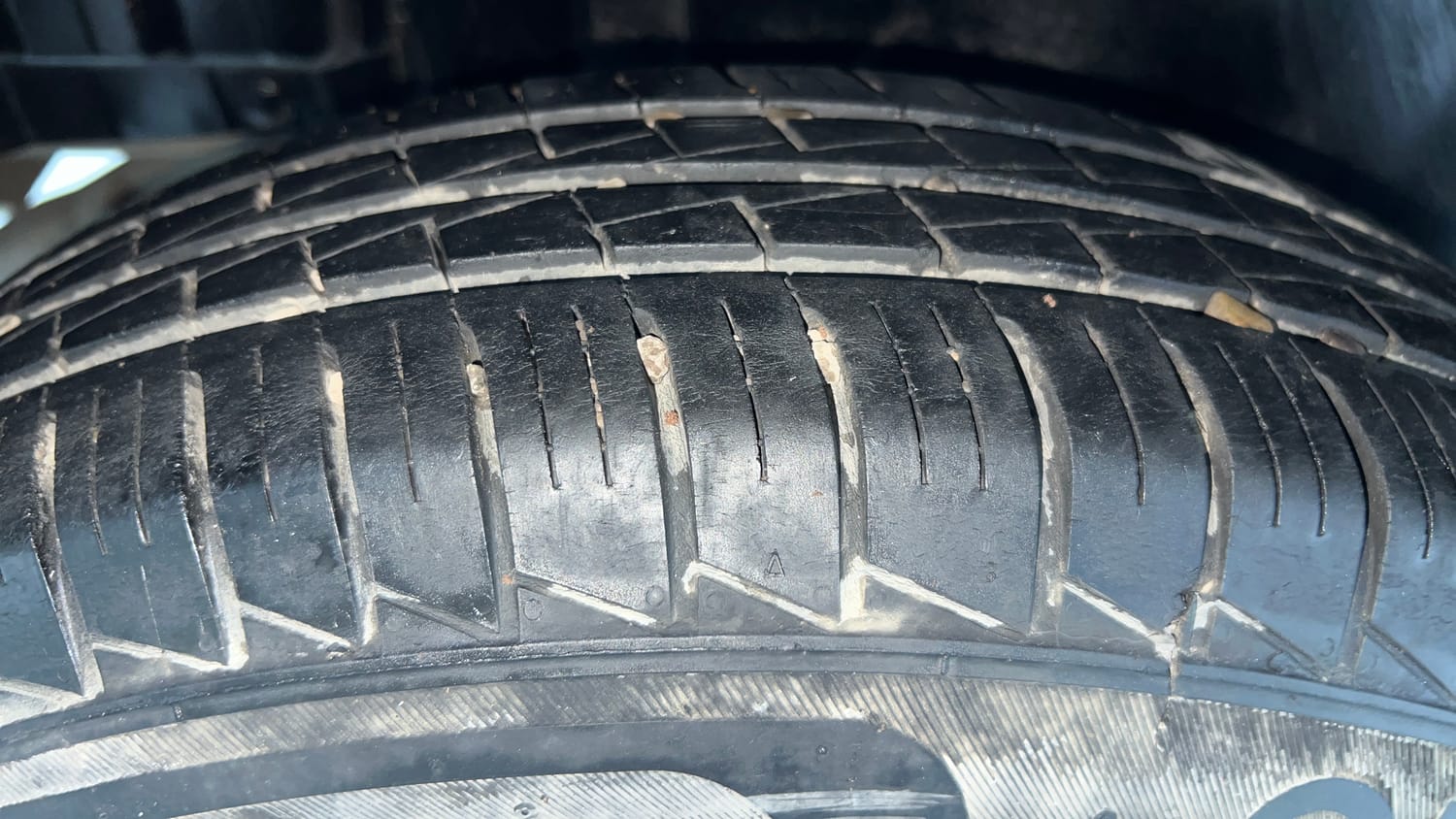Used 2016 Maruti Suzuki Swift VXi Petrol Manual tyres RIGHT REAR TYRE TREAD VIEW