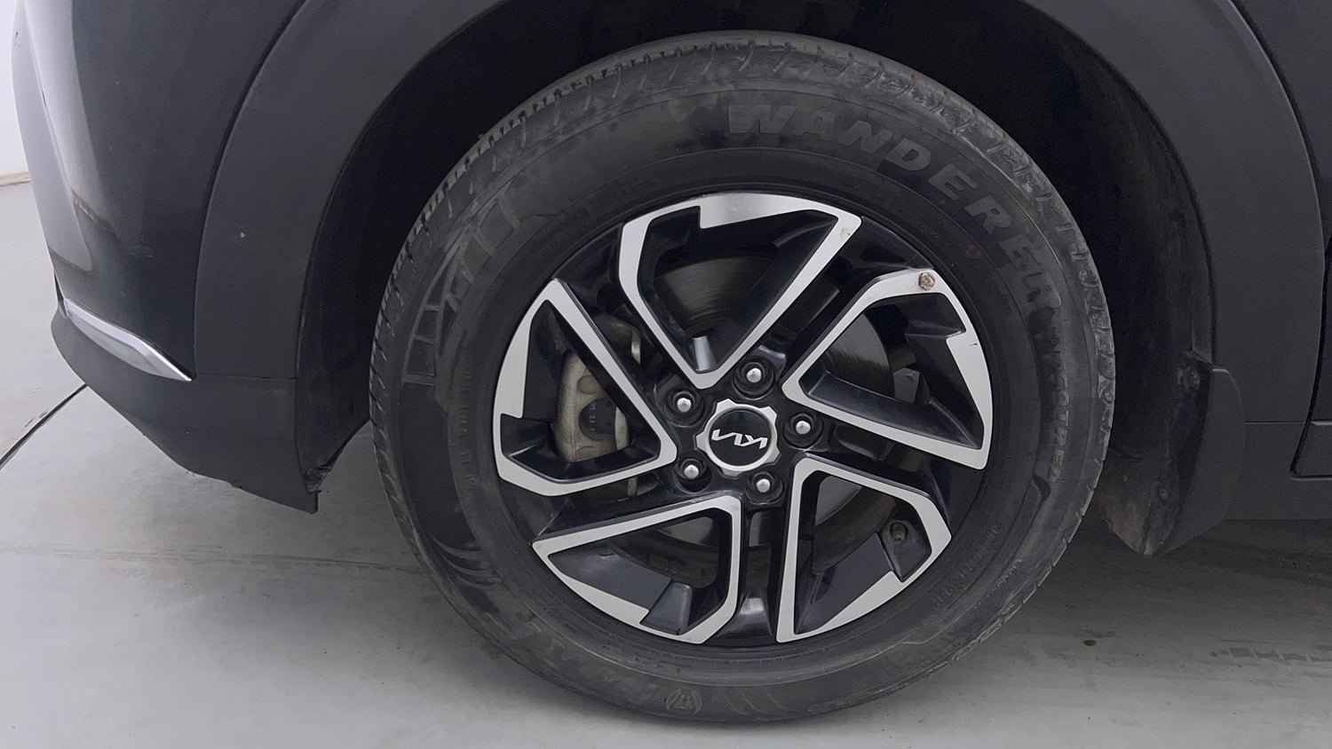 Used 2022 Kia Carens Luxury Plus 1.5 Diesel AT 7 STR Diesel Automatic tyres LEFT FRONT TYRE RIM VIEW