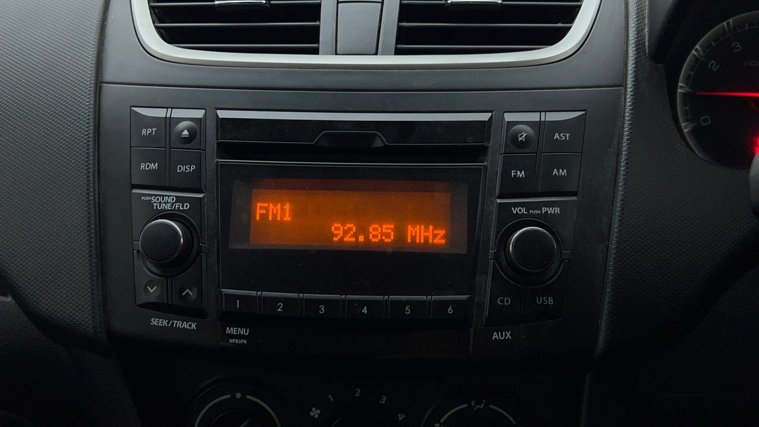 Used 2016 Maruti Suzuki Swift VXi Petrol Manual top_features Integrated (in-dash) music system