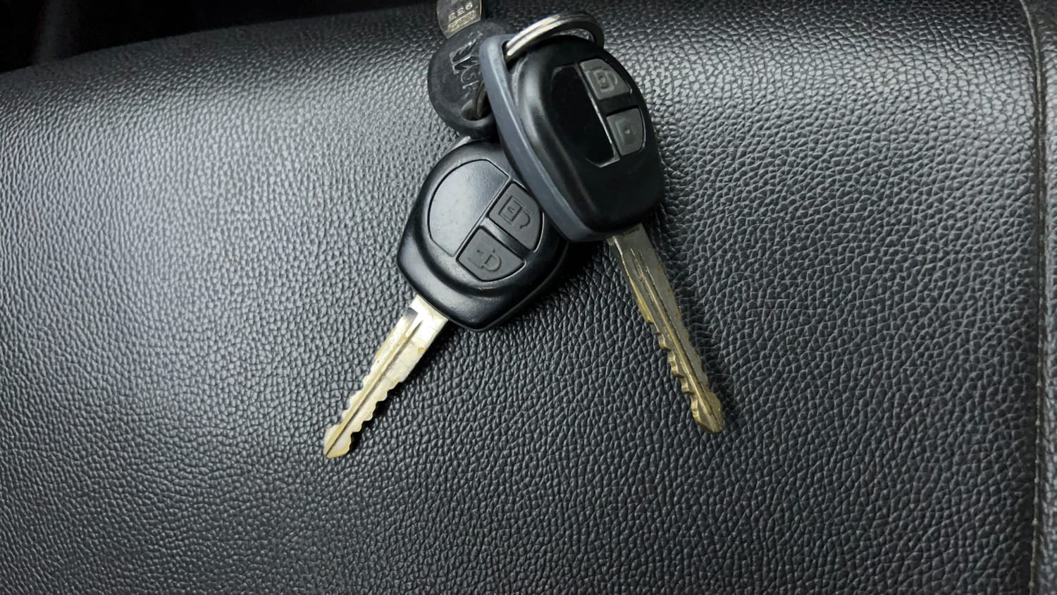 Used 2016 Maruti Suzuki Swift VXi Petrol Manual extra CAR KEY VIEW