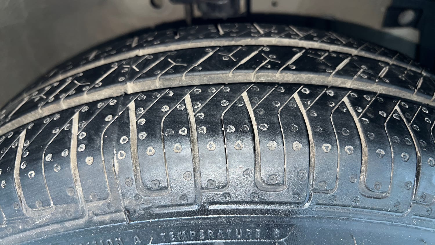 Used 2016 Maruti Suzuki Swift VXi Petrol Manual tyres RIGHT FRONT TYRE TREAD VIEW